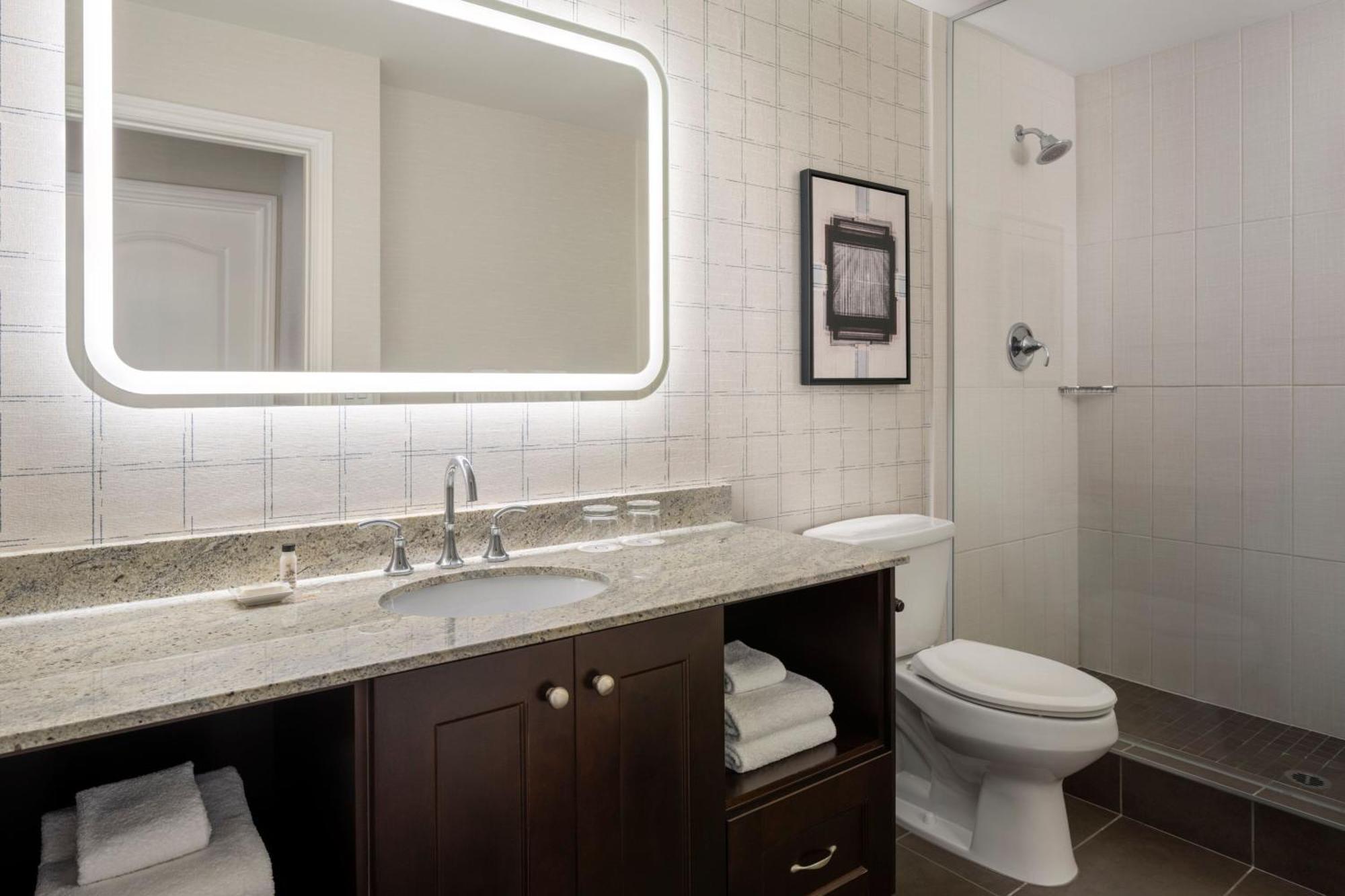 Three-Bedroom Residence Lakeview Whirlpool